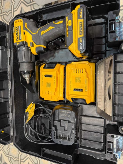 Bormasina cu Percutie DeWALT DCD 709 3Baterii AmanetRahova 295