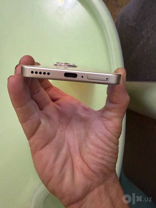 Продам свой honor 400 - 5g  8/256 gb в идеальном состояние