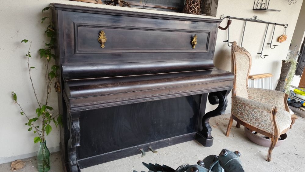 Pianinâ din lemn