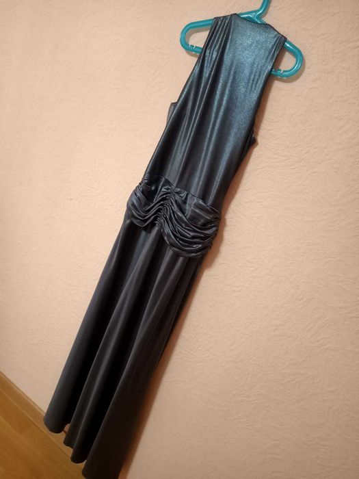 Платья и туфли вечерние