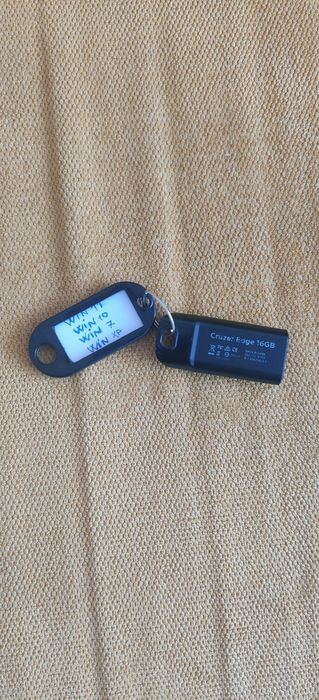 Stick 16 GB 32 GB bootabil cu diverse versiuni de Windows