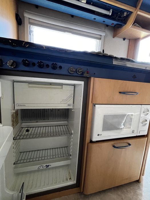 Каравана за 6 души Hobby DeLuxe 560