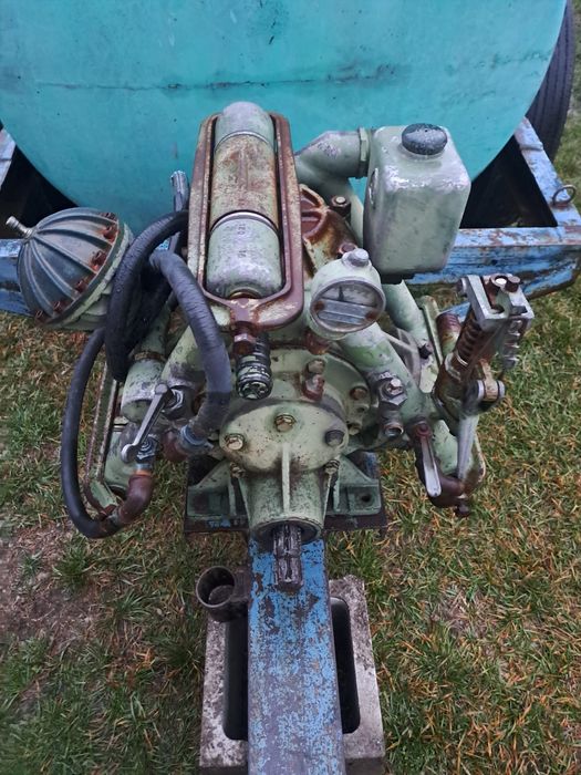 Vand remorca si cisternă de tractor