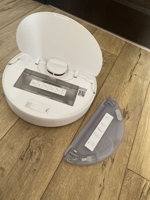 Продам робот пылесос с моющим эффектом