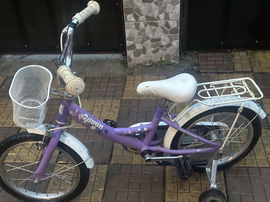 Bicicleta fetite cu roti ajutatoare