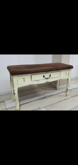 Трапезна маса,рафтове,шкафче от масив