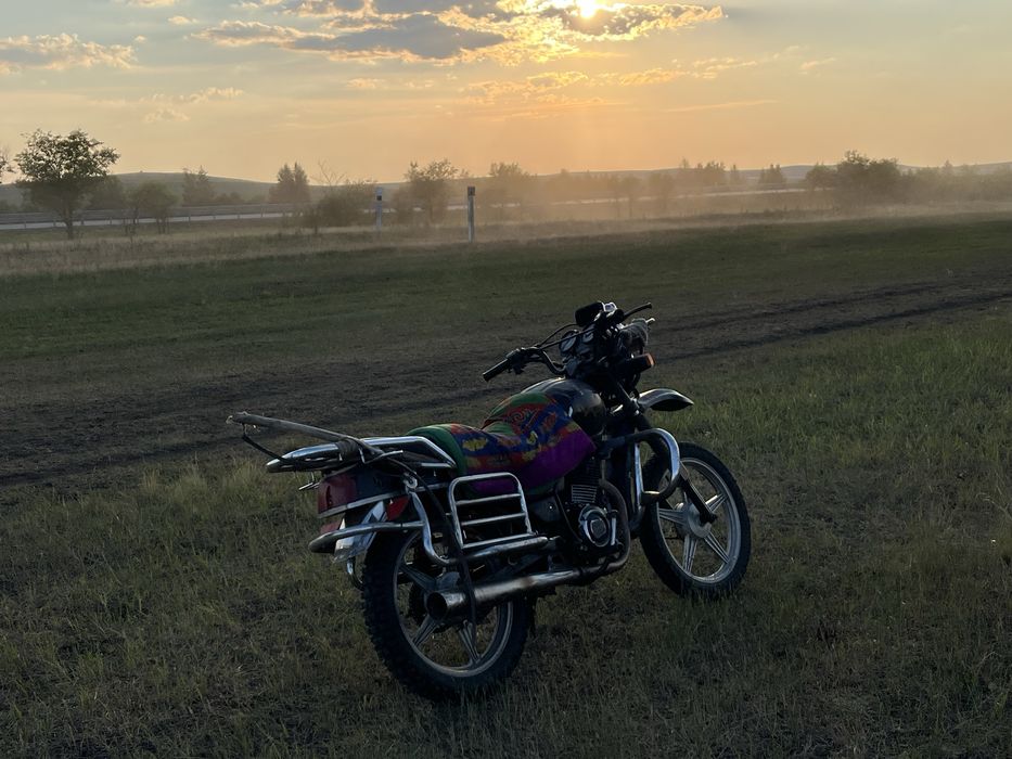 Мотоцикл 200-150 куб