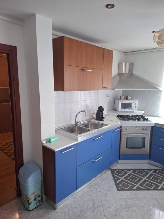 Dau în chirie apartament