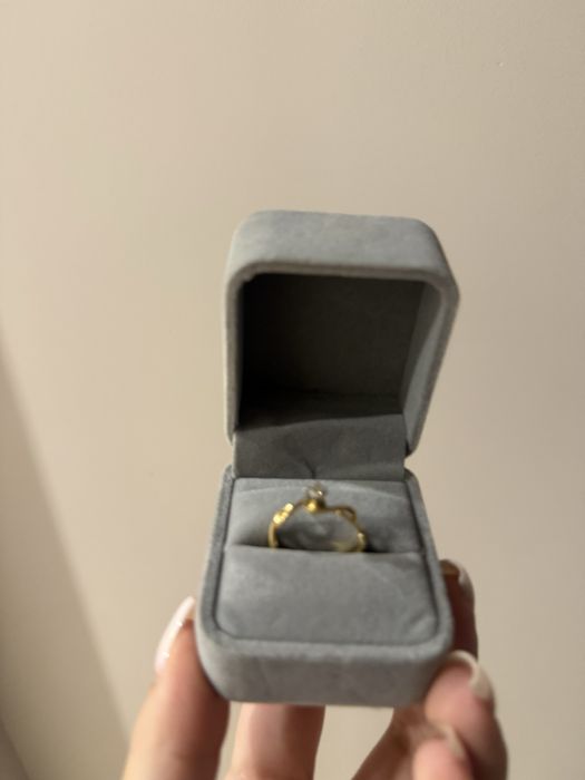 Золотое кольцо с бриллиантом  750 проба