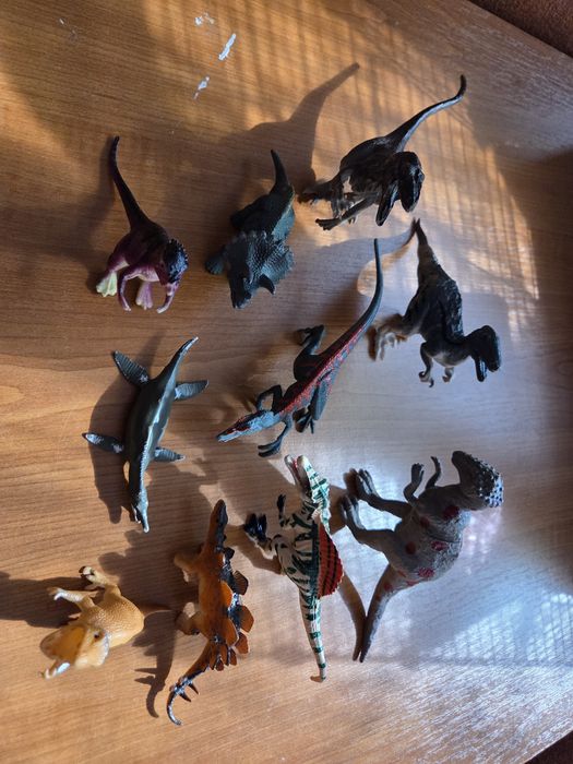 Set de 10 dinozauri
