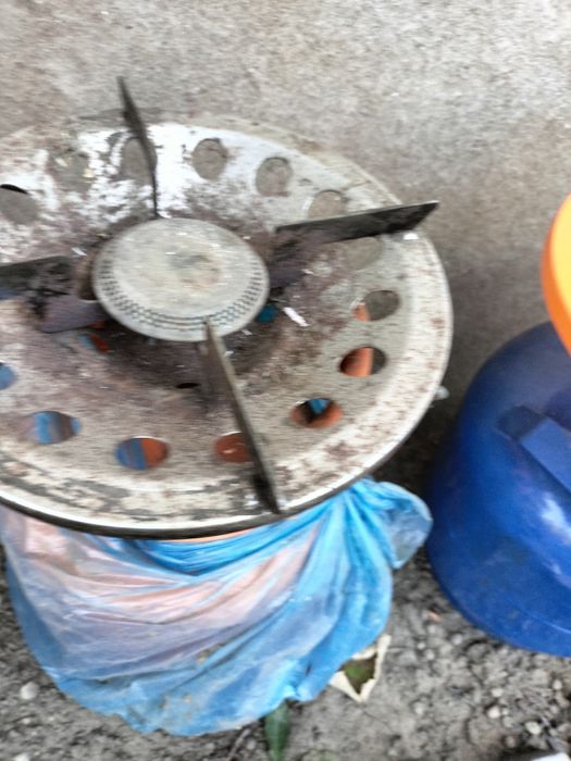 Vând Butelii Camping Sunt Încărcate Cu Gaz