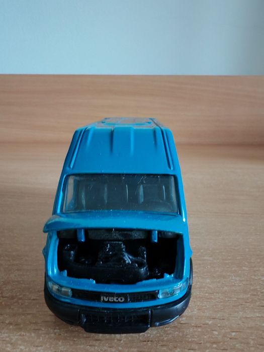 Macheta duba Iveco albastra