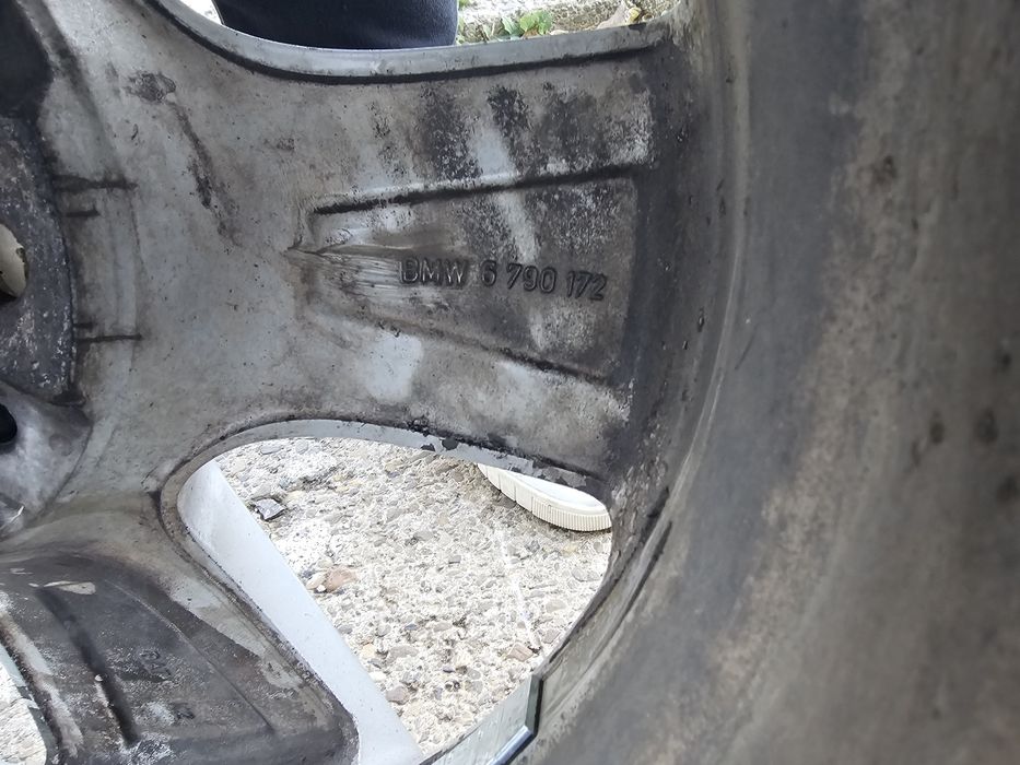 Vând Jante Aluminiu  R17 Bmw cu anvelope Iarna