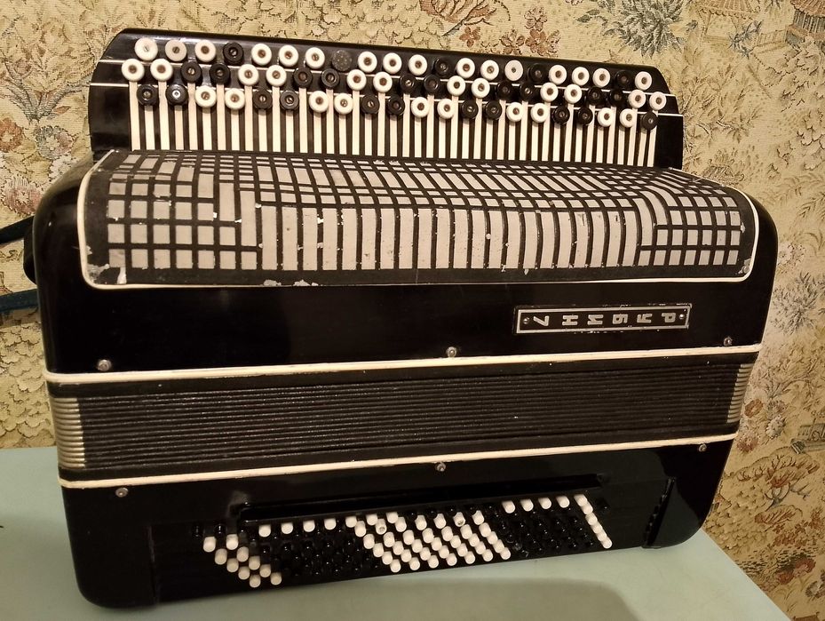 Продам Баян Рубин 7