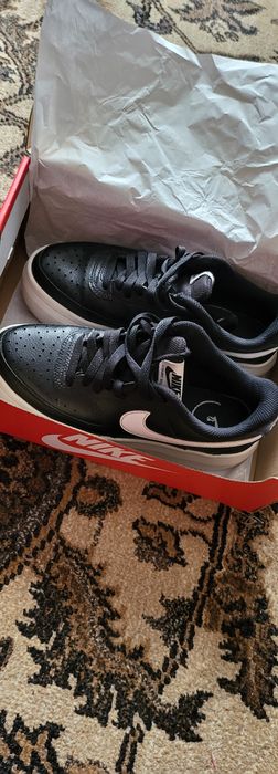 Vând nike impecabili