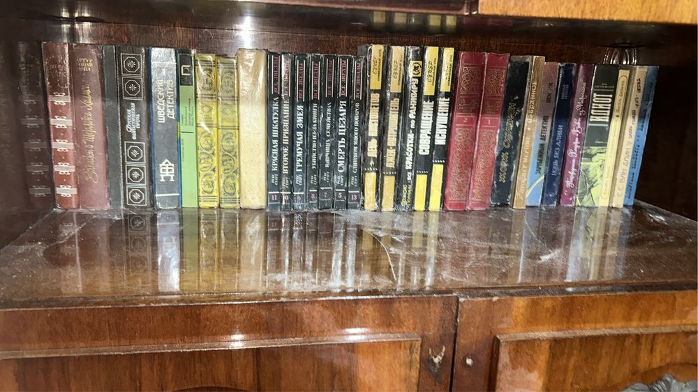 Продаю очень много книг