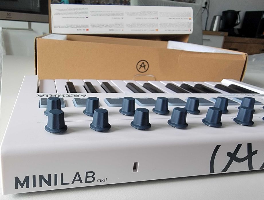 Claviatura / Controller MIDI Arturia MiniLab MkII – Pachet complet
