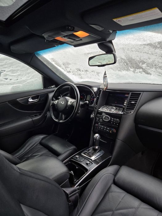 Infiniti FX30  S , 3.0d / Schimb cu Logan