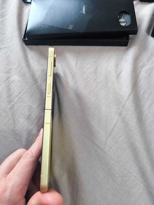 Samsung Z Flip 6 Gold Гаранция