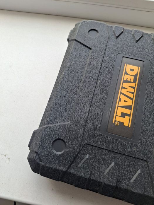 Шуруповерт Девальт.