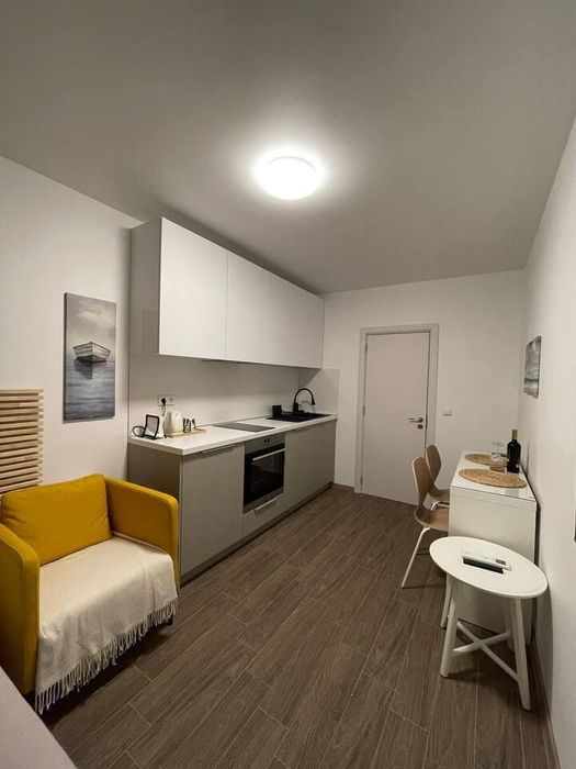 Дава се под наем Едностаен апартамент в Варна, Окръжна болница - 20 кв.м за 460 € - Снимка #1