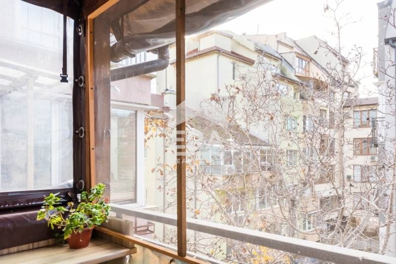 Двустаен, ексклузивен, обзаведен апартамент за продажба, в тухлена сгр