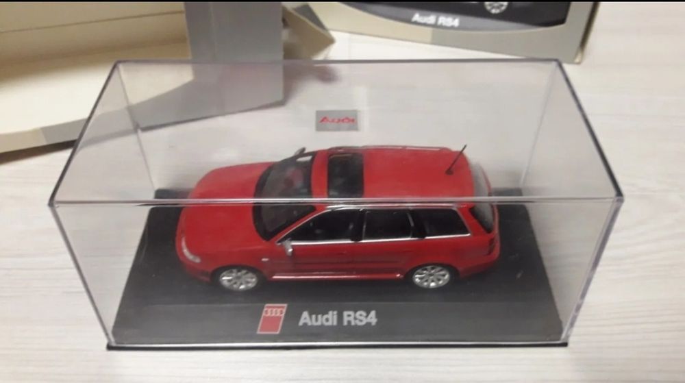 Модел Minichamps 1:43 Audi RS4 Avant B5