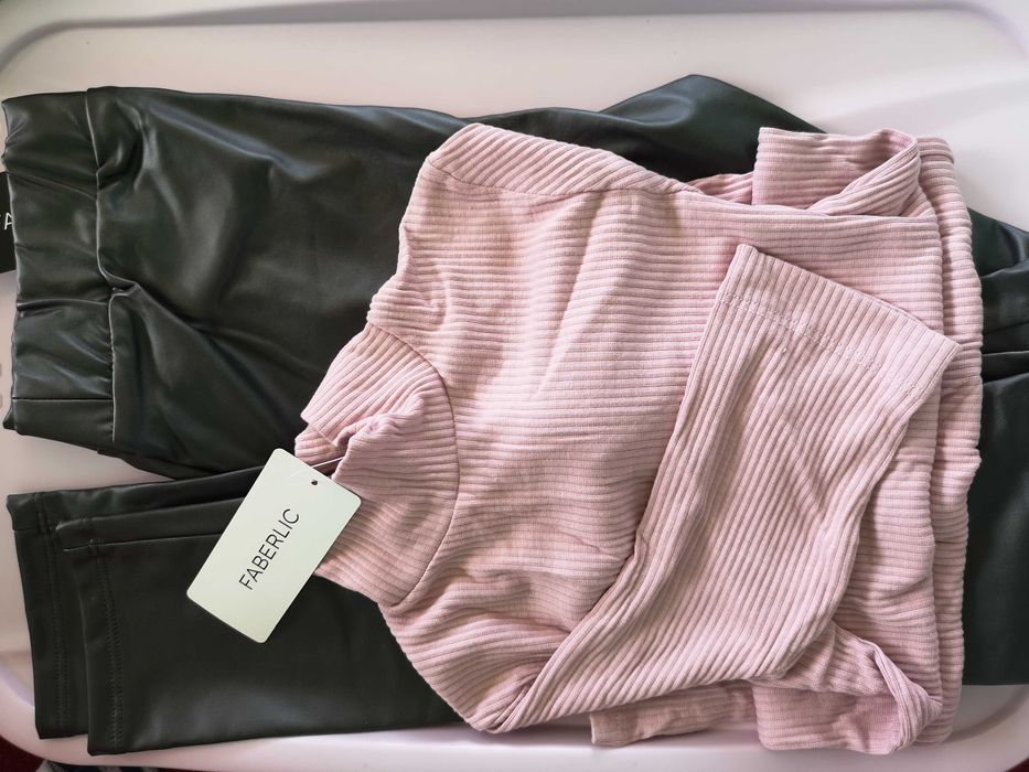 Комплекти от Клин от екокожа и Поло от релефен трикотаж с къс ръкав