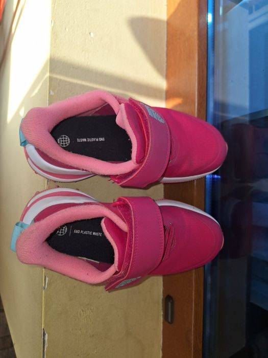 adidasi fetite marimea 32,in stare impecabila