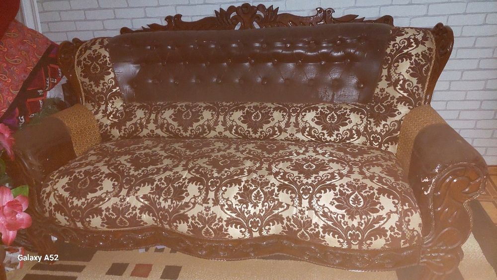 Divan yumshoq mebel