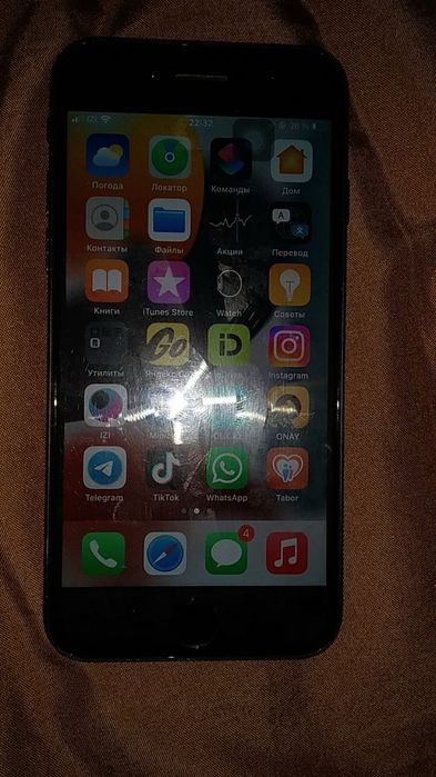 Телефон Айфон СЕ 2020