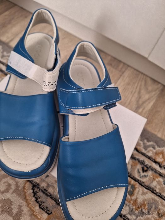 Срочно продам босоножки 39р