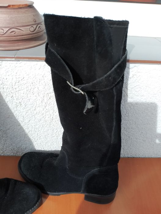 Vând cizme dama piele ecologica,purtate ,în conditii bune.