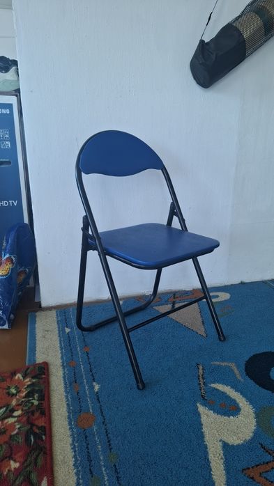 Продам  стулья очень  удобный. Занимают мало места.