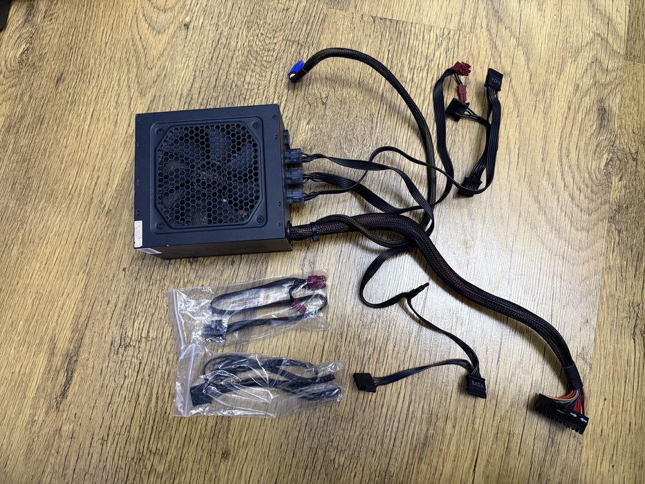 Sursa PC Super Flower 550W modulara si 16 GB ram DDR4 2666MHZ laptop