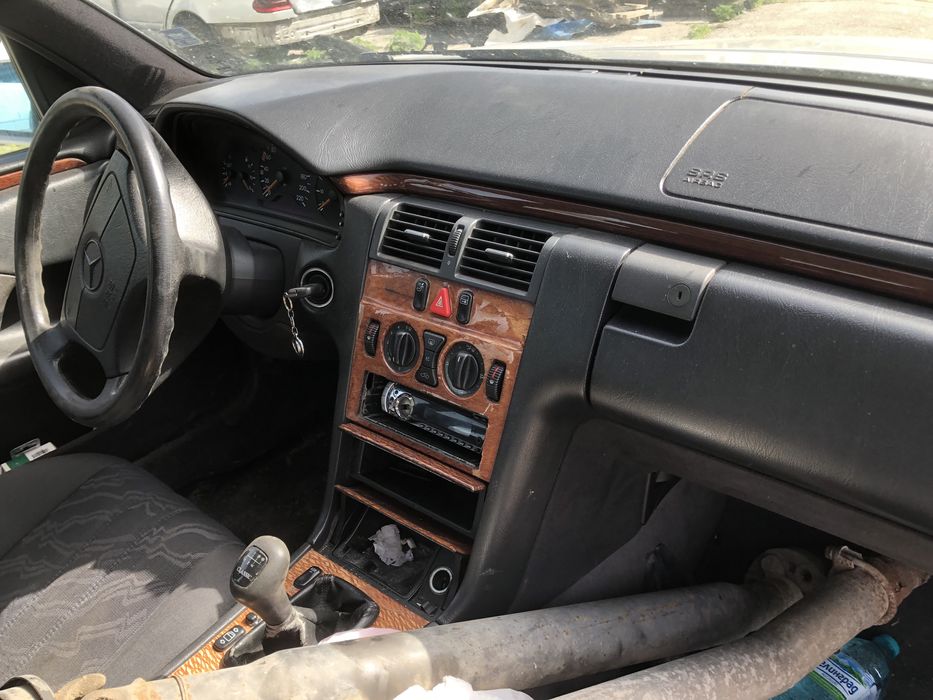 Мерцедес Е 2.9 на части