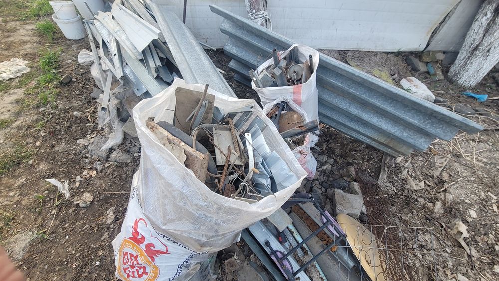 Продам чёрный метал примерно 400кг есть