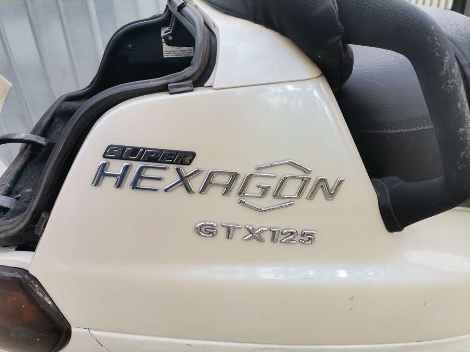 Scuter Piaggio Super Hexagon 125 cc 4 timpi – răcire cu apă – fiscal pe loc