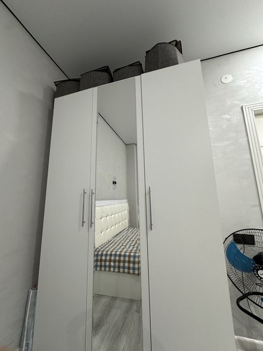 Спальный гарнитур вместе с шифонером