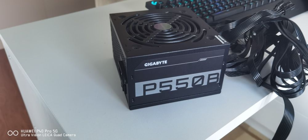 Захранване Gigabyte P550B