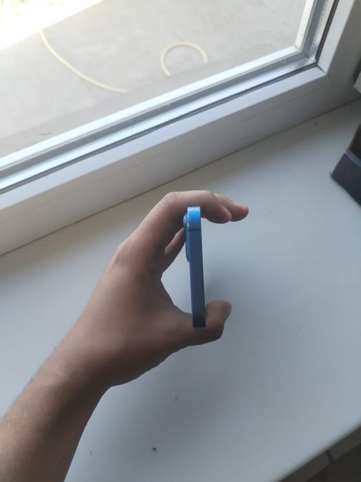 iPhone 13 в хорошом состоянии