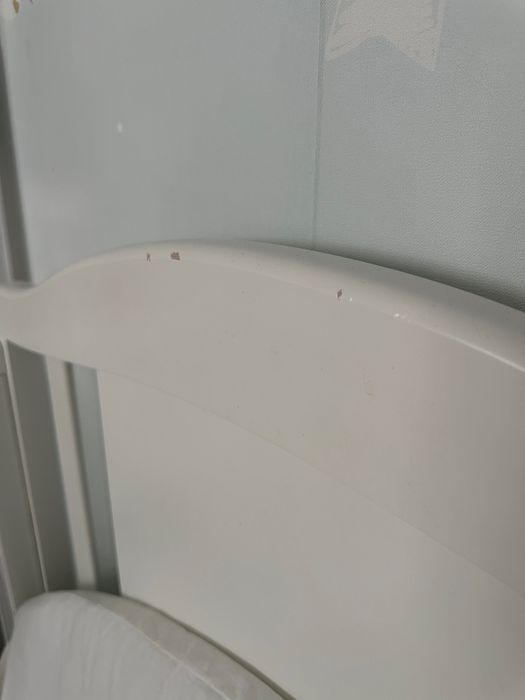 Vand set patut cu saltea + masuta de infasat