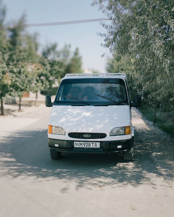 Форд Автомобили зудлик билан сотилади йили 1993. Техпаспорт Газ
Матор