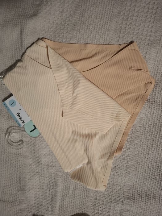 Бюстгальтеры M&S,Вайкики, чашка D