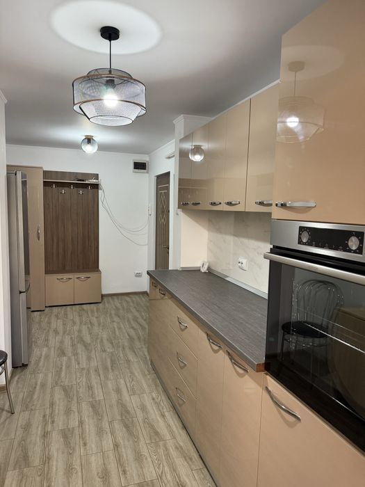 Inchiriez apartament cu 2 camere