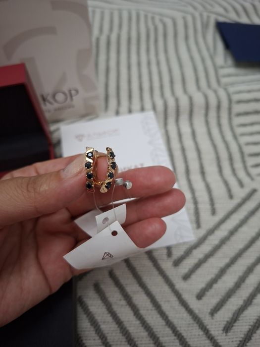 Продам золотые серьги