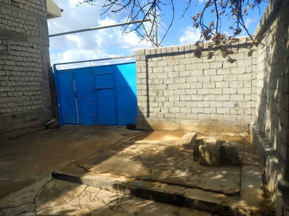 Тайер уй СОТИЛАДИ 4 хона 3.3 сотик Чирчик Ш. Корасув кучаси