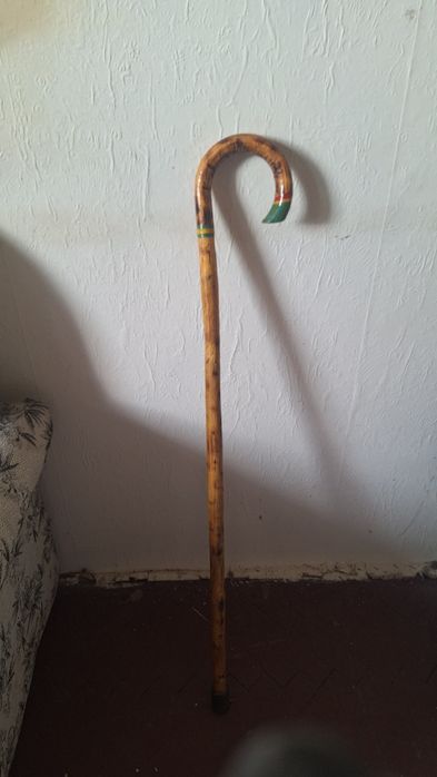 Бастун дървен продавам