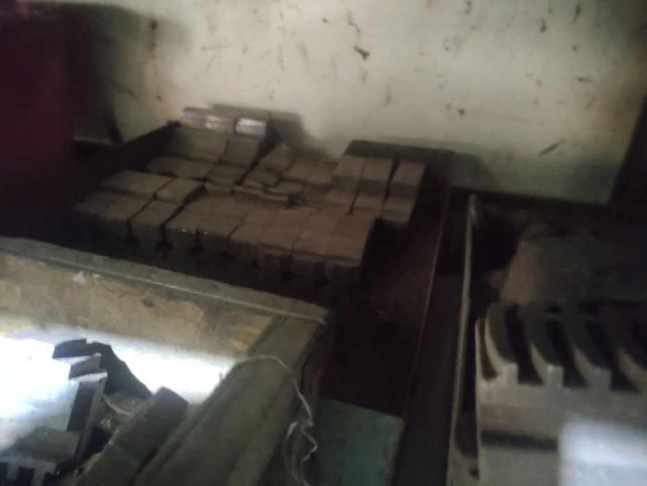 Продажа токарных патронов,поворотного стола, люнета токарного, и др.