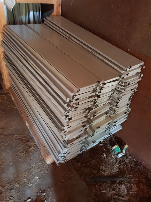 Куки закачалки за стелажи